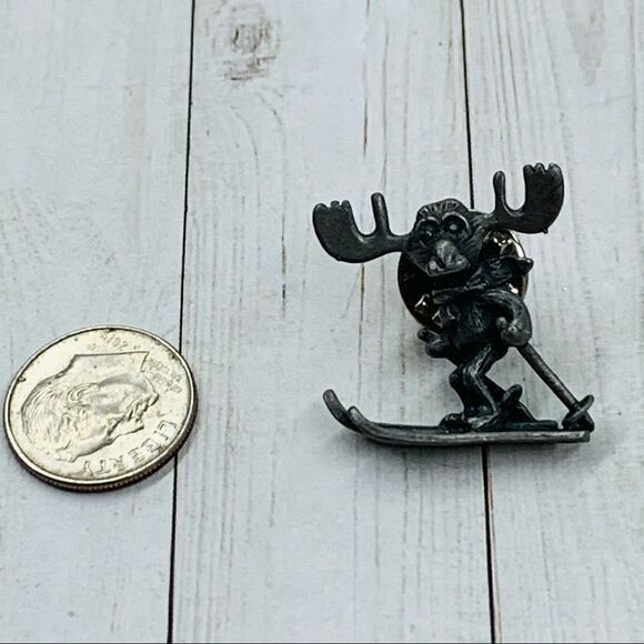 Skiing Moose Pin   - Picture 1 of 2